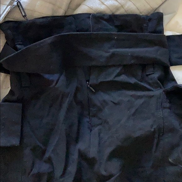 PrettyLittleThing black belted cargo skirt - Picture 3 of 4